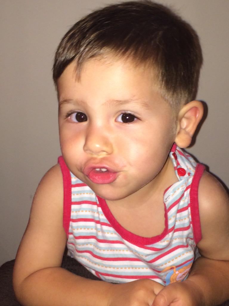 MacaDorado's tweet photo. Muero con el 😍😍😍😍😍 #amordemami #amordelbueno http://t.co/oYILp8MXu7