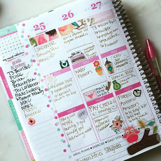 LauraJean396's tweet photo. Halfway through the week. #HAPPYHUMPDAY #midweekspread #ecfgw #betties #erincondren #lifep… http://t.co/3BXEBfVRKz http://t.co/vFR6r4xhFm