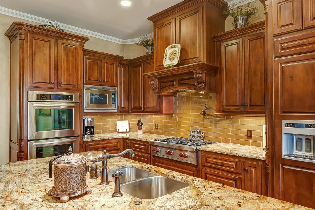 CribShots's tweet photo. Shot a pure class home in Flower Mound. Check out the kitchen! http://t.co/DmHZGM48Ig #DFW #RealEstate http://t.co/oPmcqnplrK
