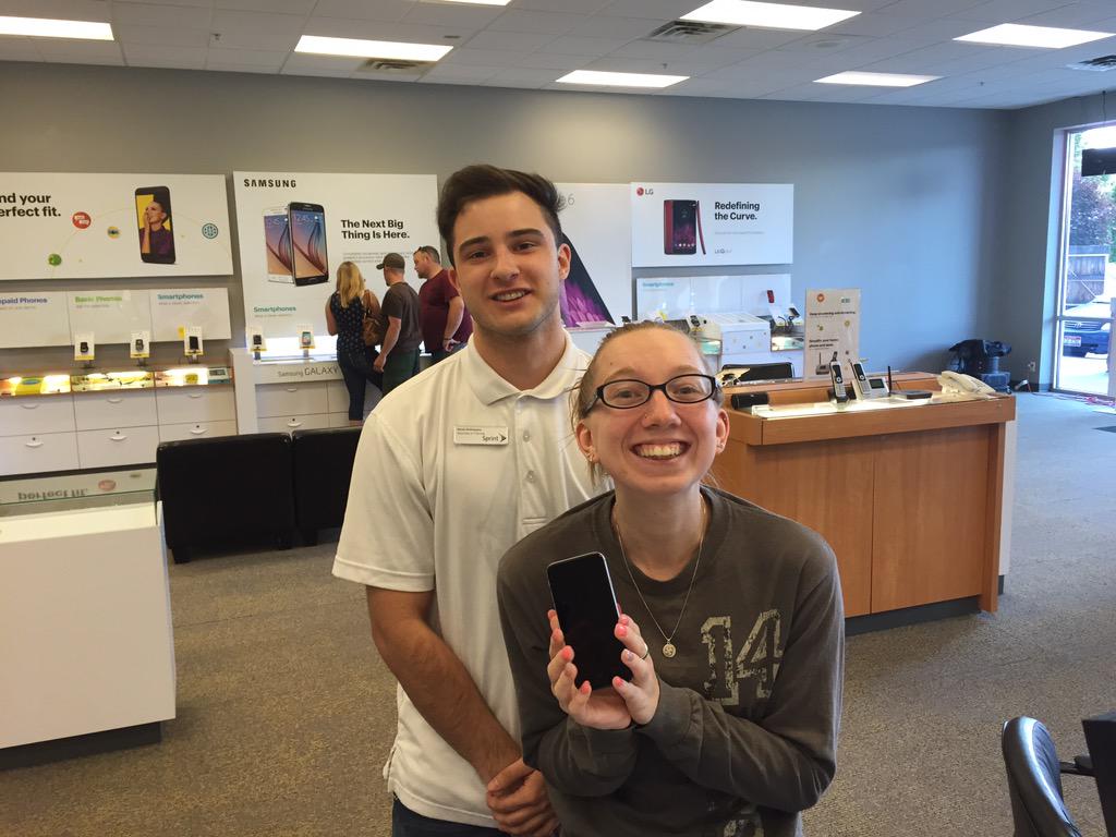 the_sasso's tweet photo. Our new hire Derek ALREADY WOWing customers! @WL_News @RonDyeJR @Pkushn #gettingbettereveryday #CLUBOVL #HavingFun http://t.co/USEjMgVXHE