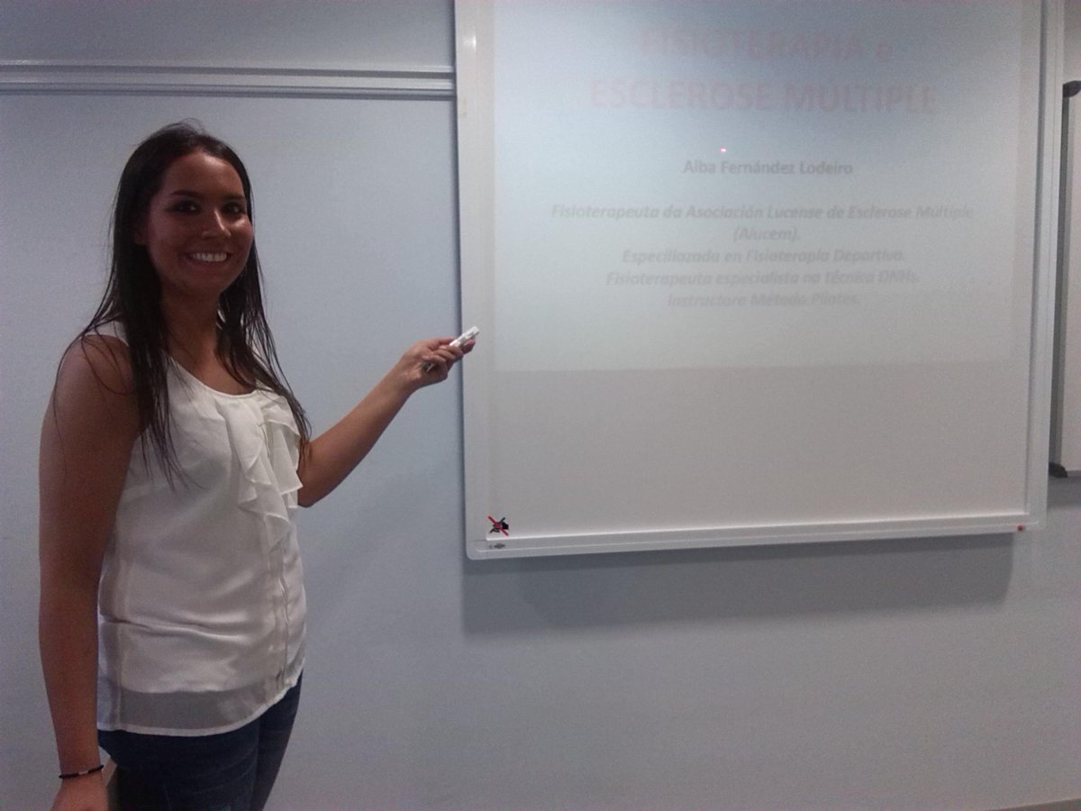 Nuestra fisioterapeuta dando un taller para el dia mundial de esclerosis múltiple. #strongerthanMS
