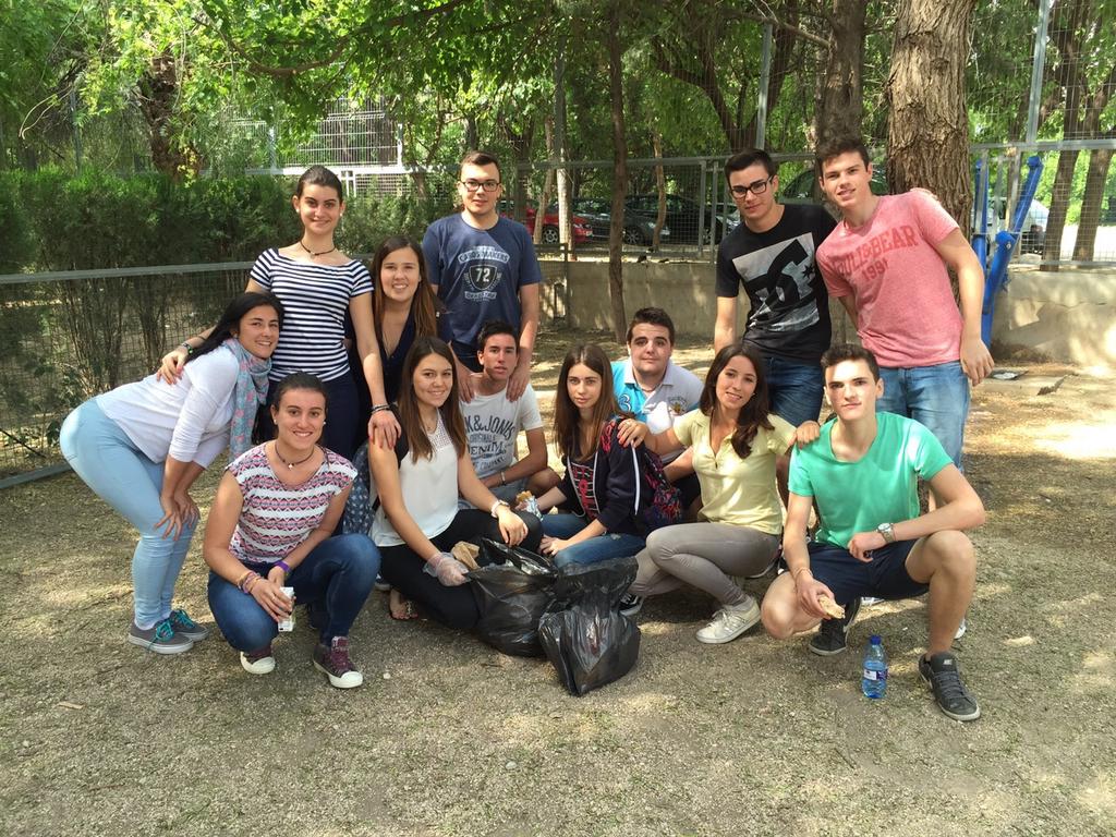 PatioLimpio_ABP's tweet photo. El proyecto final lo hemos realizado hoy en el patio. 👍👏 #ABP_ClaretDFC  @Claretxativa @ReligionClaret @javiergranba http://t.co/xMWtAYqziK