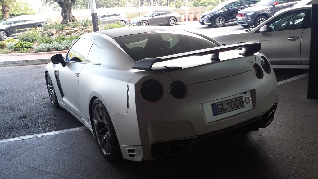 dubrun2015's tweet photo. Cannes hotel car park....#DUBRUN2015 http://t.co/OtARTBZS4I