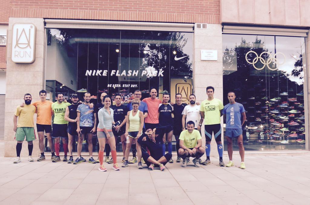Aurunstore's tweet photo. Gran entreno hoy d cara a la 4ª #AurunSunsetBeach probando las #HokaOneOne por arena y asfalto
Gracias #AUrunFriends! http://t.co/mQ2YYcA0jZ
