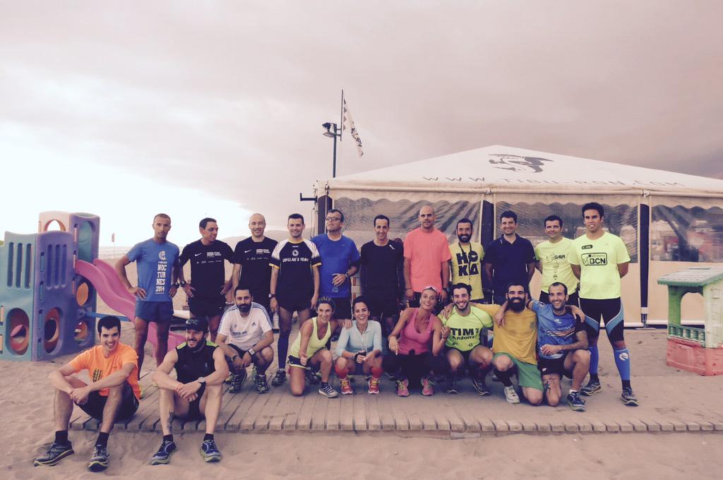 Aurunstore's tweet photo. Gran entreno hoy d cara a la 4ª #AurunSunsetBeach probando las #HokaOneOne por arena y asfalto
Gracias #AUrunFriends! http://t.co/mQ2YYcA0jZ