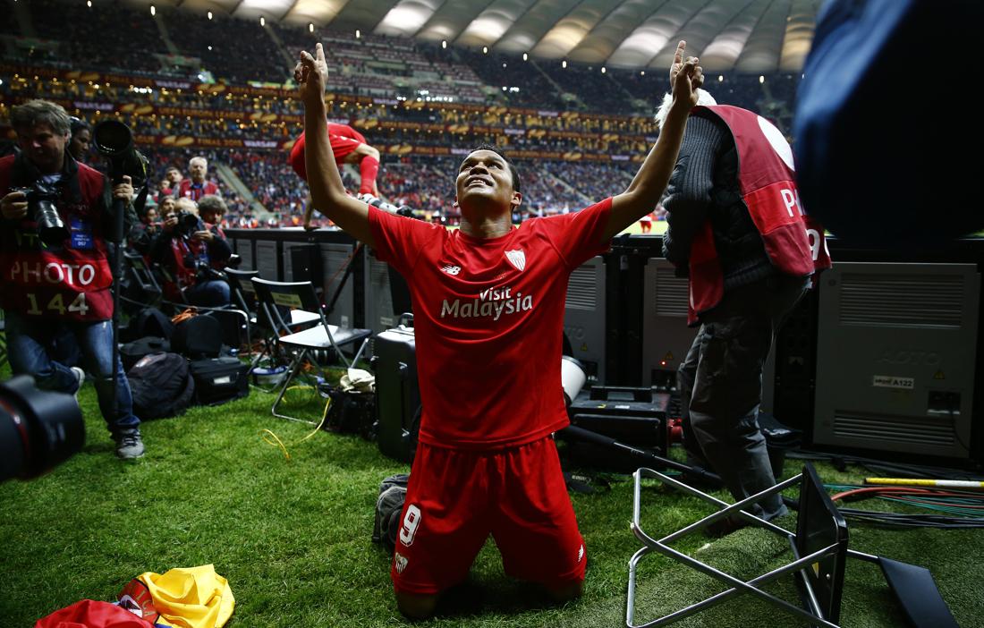 Geniale Bacca bezorgt Sevilla tweede Europa League op rij dlvr.it/B0DWnc