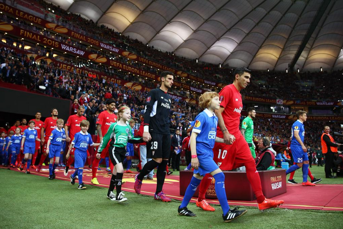 teleaudiencias's tweet photo. #ÚLTIMAHORA: El Sevilla, Campeón de la Europa League tras ganar (3-2) al Dnipro y entra en Champions. ¡Enhorabuena! http://t.co/Vt37DlEyQ5