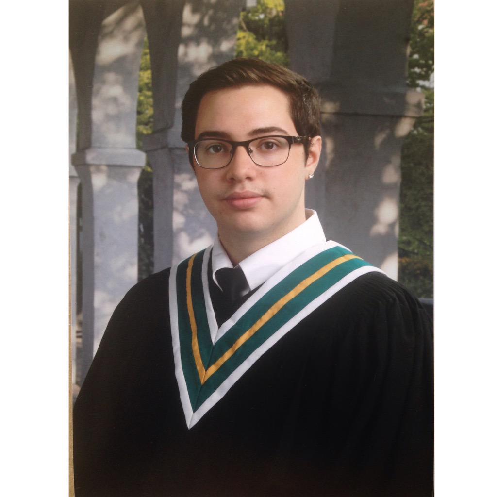 shampainpisces's tweet photo. I look like I'm about graduate from Hogwarts ... #ohwell #ByeFelicia #fouryearsofhell http://t.co/mRlgI2j2Mz
