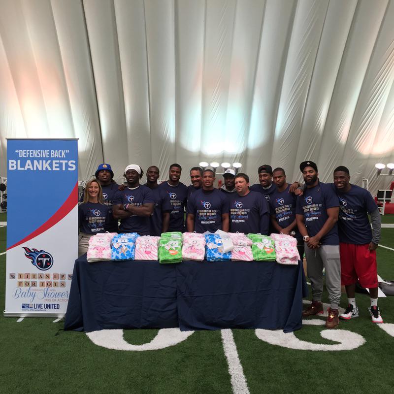 UWNashville's tweet photo. Blankets were sorted & stuffed by @TennesseeTitans Linebackers & Defensive Backs. #titanupfortots #titanup http://t.co/NfabQaiHtl