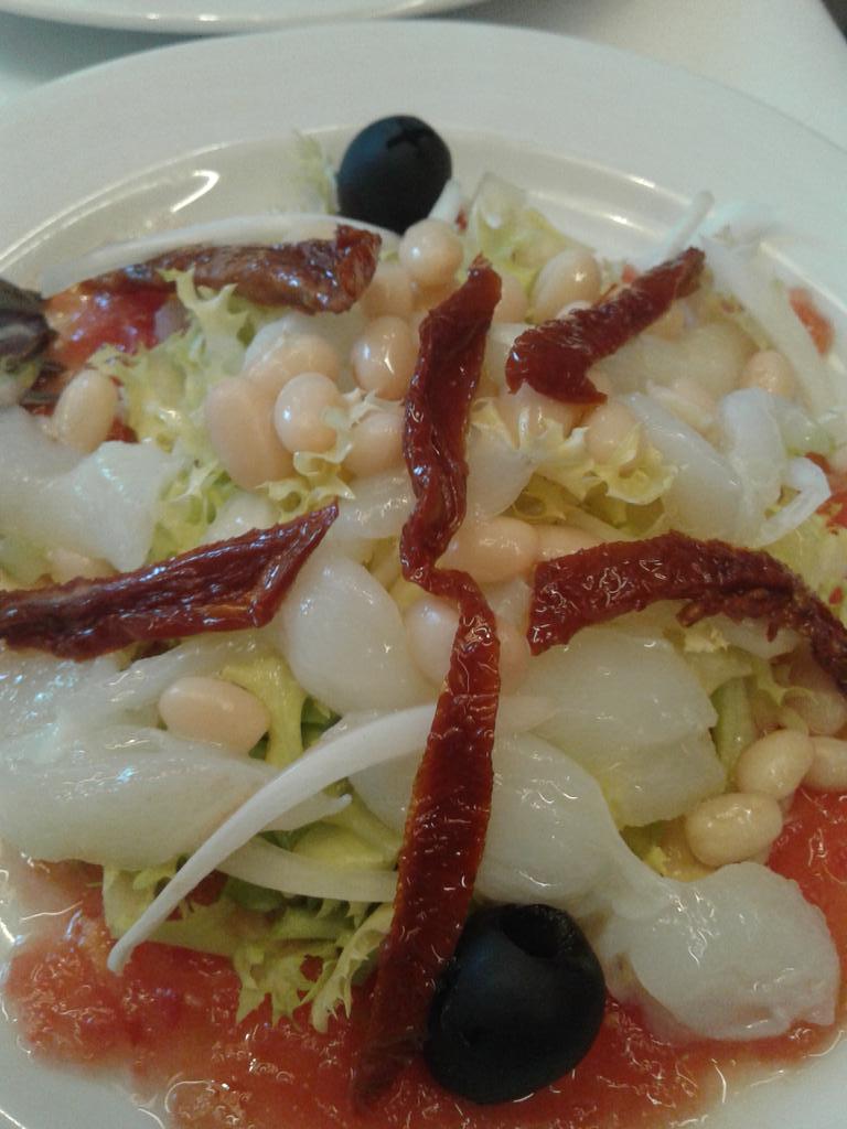 salsadechiles's tweet photo. En el local donde estuvo Príncipe de Viana @labodegadeluis, sucursal de un clásico de Barcelona. Cocina catalana http://t.co/6CHHdbwL9y