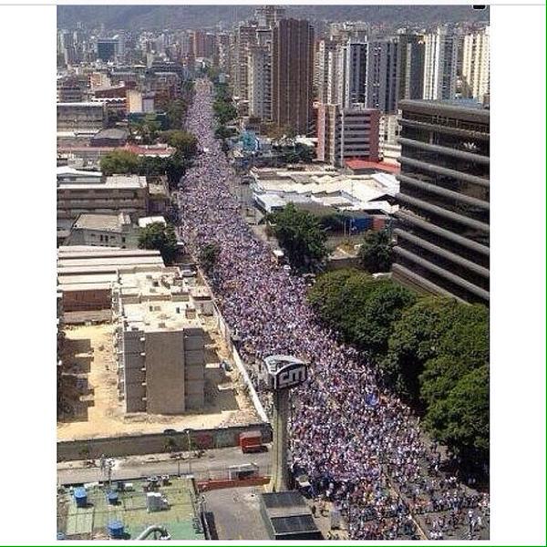 GuerrerosXvzla's tweet photo. #30MVamosTodos a la calle, PACIFICAMENTE... Nos tiene miedo por que no tenemos miedo! http://t.co/pIzEJS8QKQ