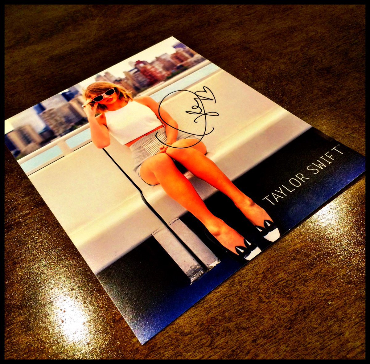 BigMachine's tweet photo. Happy #WinItWednesday! RT for a chance to win this AUTOGRAPHED picture of @taylorswift13! http://t.co/u3aTdijpDL http://t.co/FTdDjXylZc