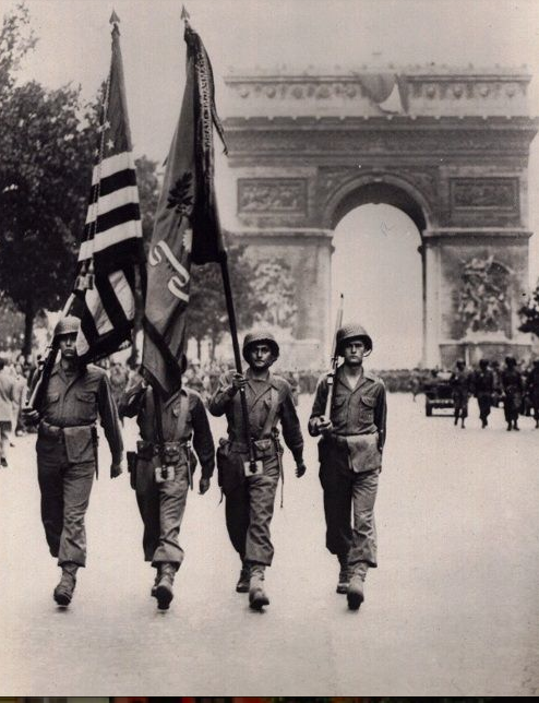 CollectifyLLC's tweet photo. Remembering: U.S. troops march down the Champs Elysees - Liberation of Paris, 1944 #MemorialDay2015 #ProudAmerican http://t.co/NNpLW2TlBM