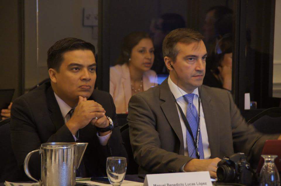 CONAPgt's tweet photo. @cbesancon of @CBDLifeWeb and @benelucas of @CONAPgt in the  Marines Protected Areas workshop in #Guatemala http://t.co/G438FCQvQW