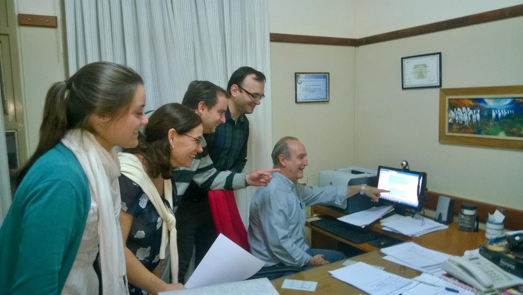 DBrillada's tweet photo. Trabajando en Moodle ! #EVAcomoapoyopresencial http://t.co/Y1oxfFk2Ny