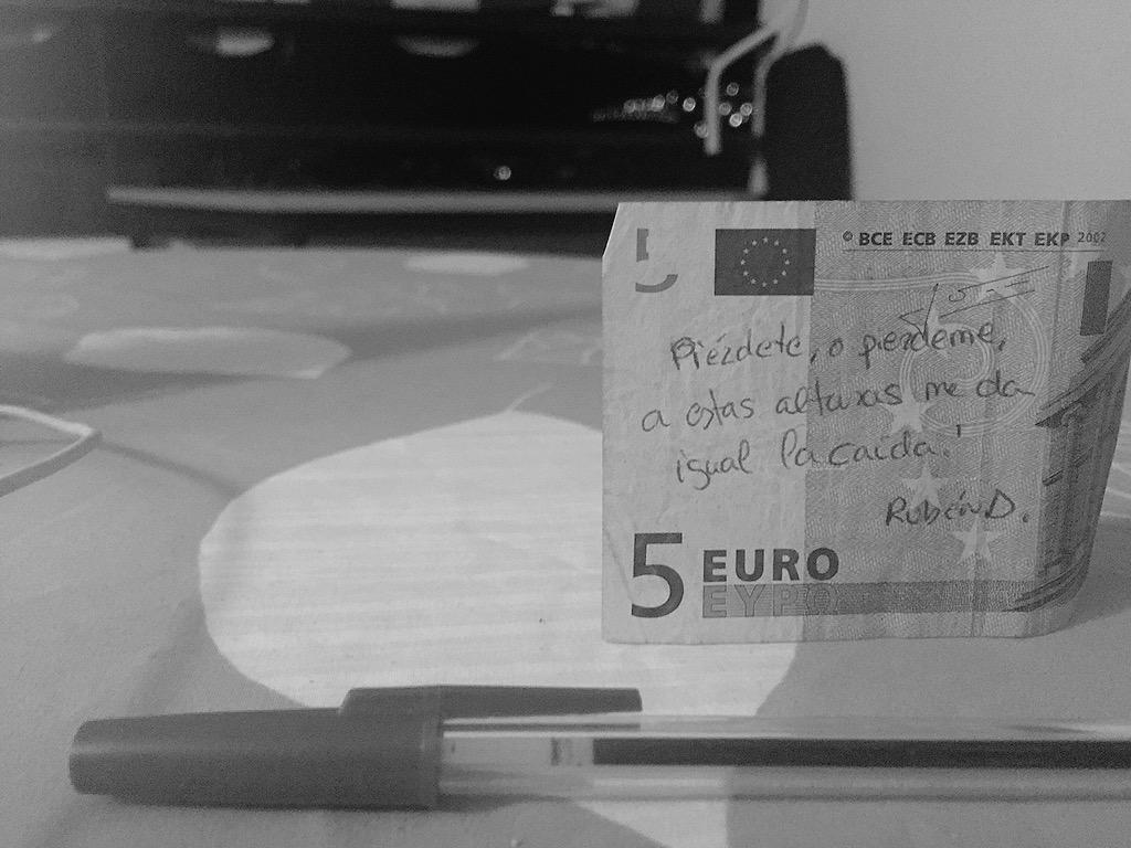 Xenon9's tweet photo. Piérdete o piérdeme, a estas alturas la caída me da igual.'  Rubén D. #VersaTuBillete http://t.co/6YQW6nmj8x