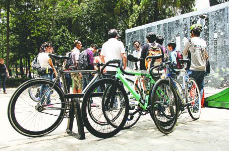 ElFinanciero_Mx's tweet photo. #Casodeéxito: Conoce el modelo de @KangouMX, una compañía de entregas al estilo @Uber http://t.co/7tUn4ymJNK http://t.co/UeWQEwlHNJ