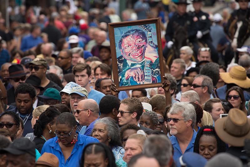 memphisdaily's tweet photo. The Home of the Blues pays tribute to #BBKing. http://t.co/KFcAcHtxnt