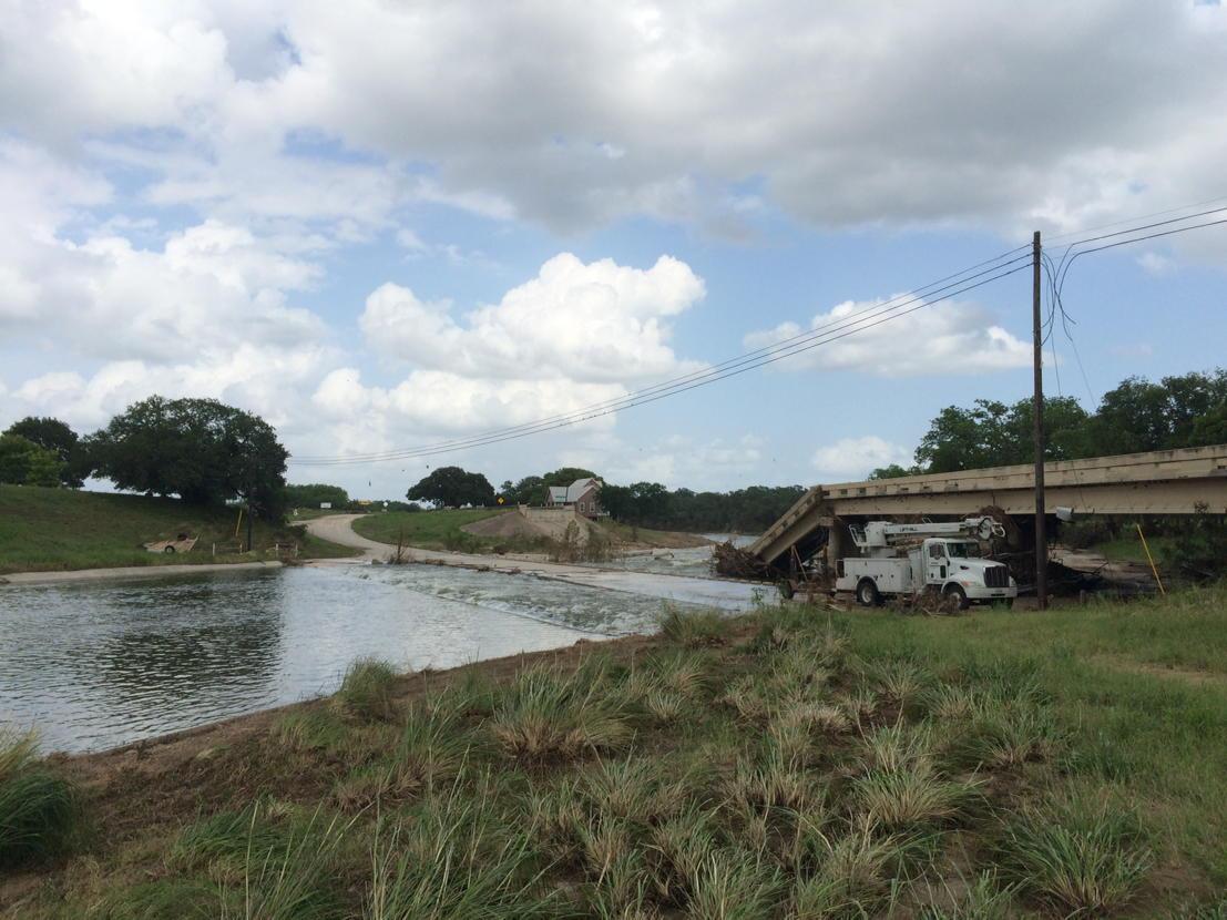 AndrewLofholm's tweet photo. Bridge in Blanco is destroyed on FM 165. We'll be #liveonnews4sa here at 5. Too many stories to list from here. http://t.co/pYjjFQMWr9