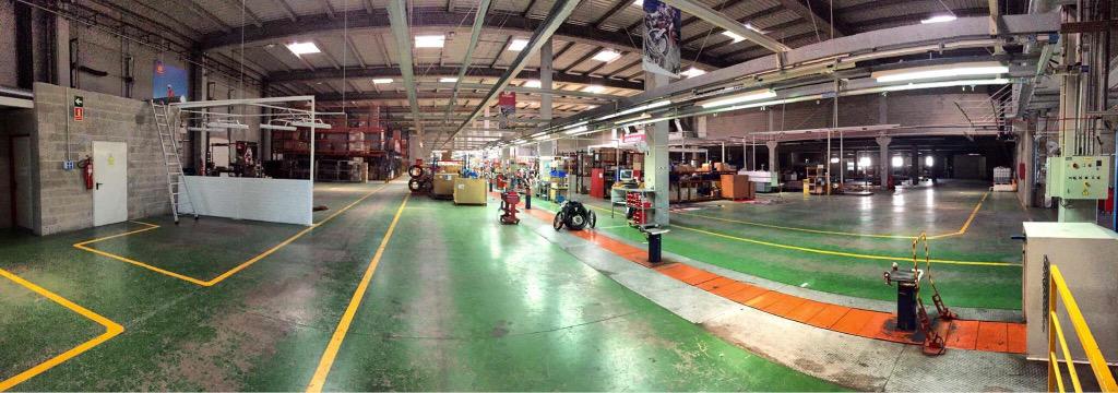 Trialworld's tweet photo. Desoladora imagen de la fábrica de @gasgasmotos. Ánimo a todos los trabajadores. Ojalá haya salida! #Trial #fuerza http://t.co/WEegy9cwQt