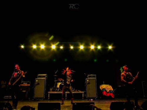 ElClubDelRock's tweet image. El Punk se adueño del 4 Extraños Fest en su segundo día - bit.ly/1JVNWav - #CRÓNICAS #NoticiasColombia