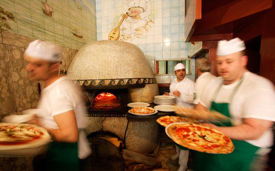 el_pais's tweet photo. Estas son las mejores pizzas del mundo | Fotogalería -> http://t.co/RZhCYfo4Ri En @ElViajero_Pais http://t.co/VhR5SJ8njt