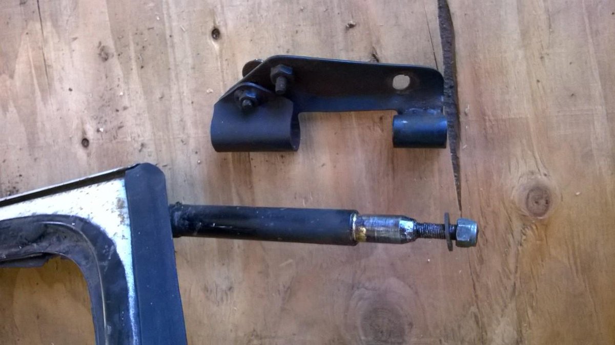 irunningtips's tweet image. Success. Removed windscreen frame after slicing goop under the seal and taking a propane torch to the post brackets.