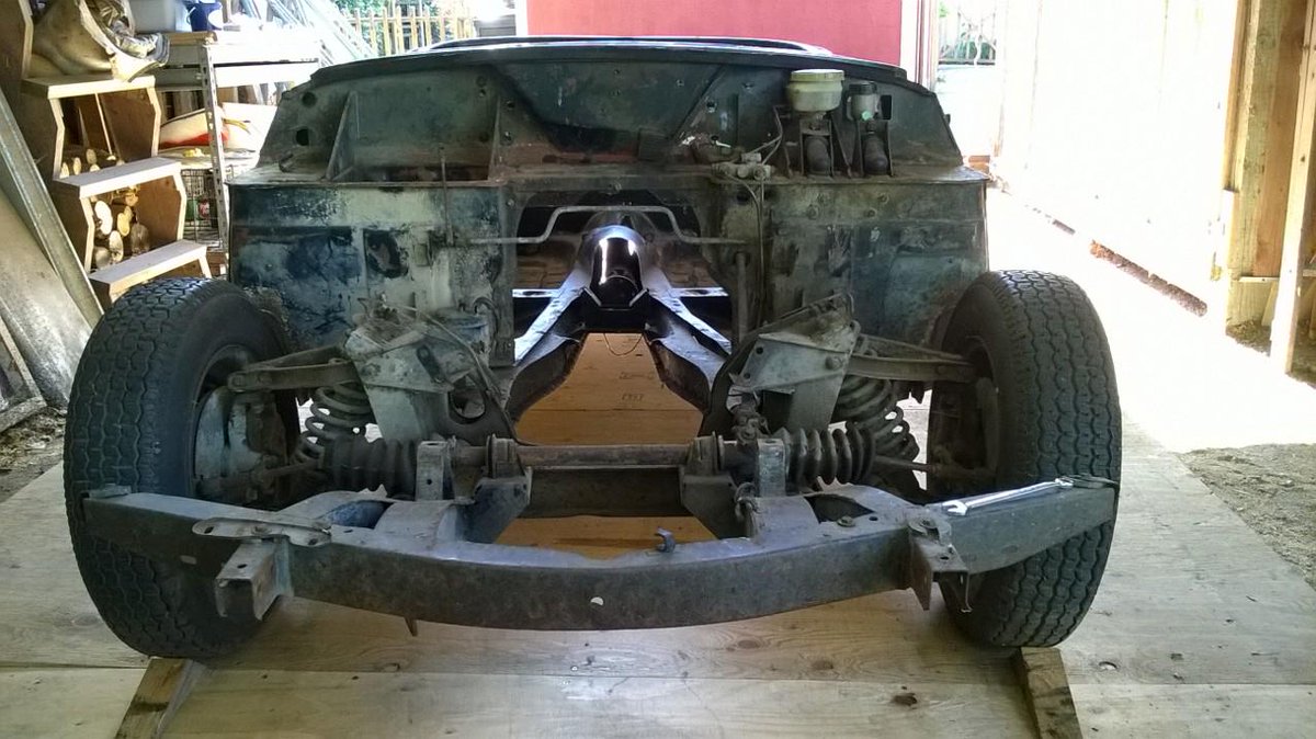 irunningtips's tweet image. Success. Removed windscreen frame after slicing goop under the seal and taking a propane torch to the post brackets.