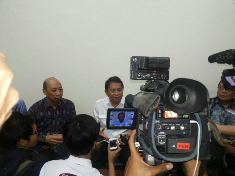 Bapak menteri <a href="/kemkominfo/">IsNotSepuh</a> <a href="/rudiantara/">dian rudiantara</a> sedang melaksanakan konferensi pers. #festik2015