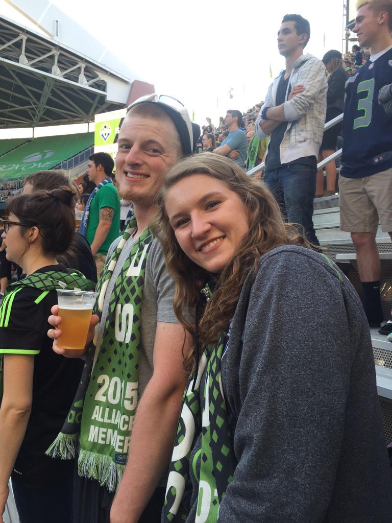 barlowrj2000's tweet photo. I love my sister! Let's go sounders! 💚💙💚💙 http://t.co/c0oSwaksS7