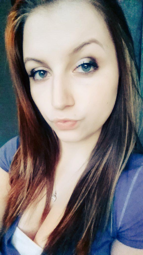 rachelxp16's tweet photo. Messy hair, don't care. http://t.co/rHQsCM2I6U