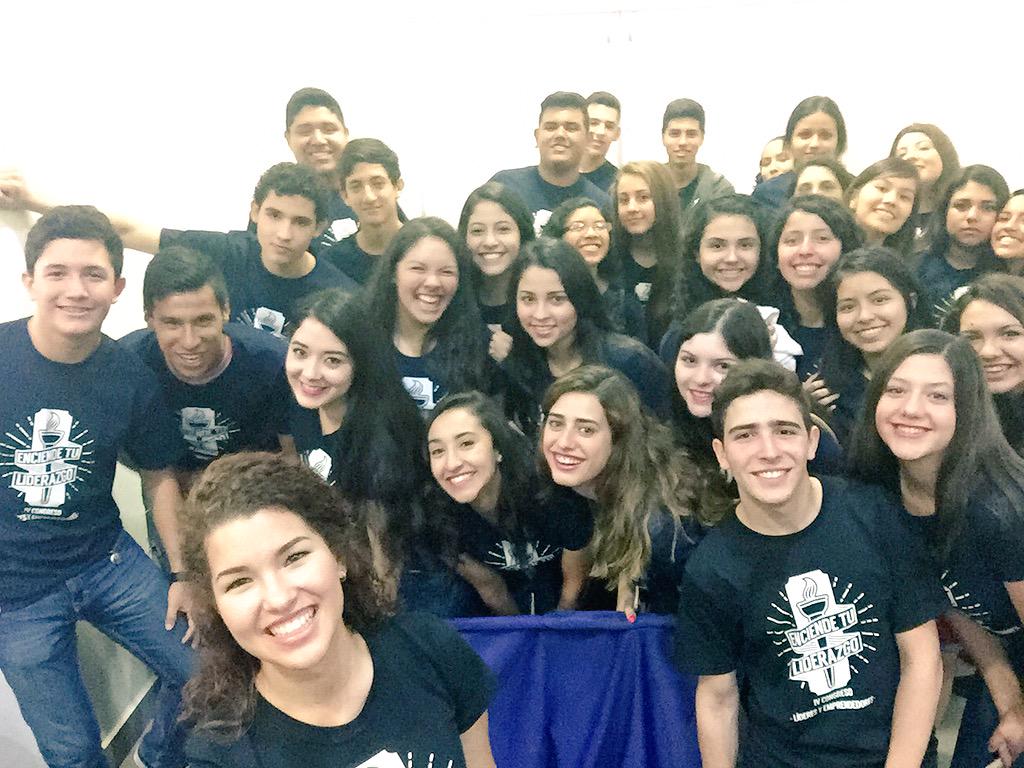 weloveelukeh's tweet photo. @LiderEmpUVM TUVE AL MEJOR EQUIPO!!! #AzulMarino #losquiero 💗🎀 http://t.co/nIBPysowJ6