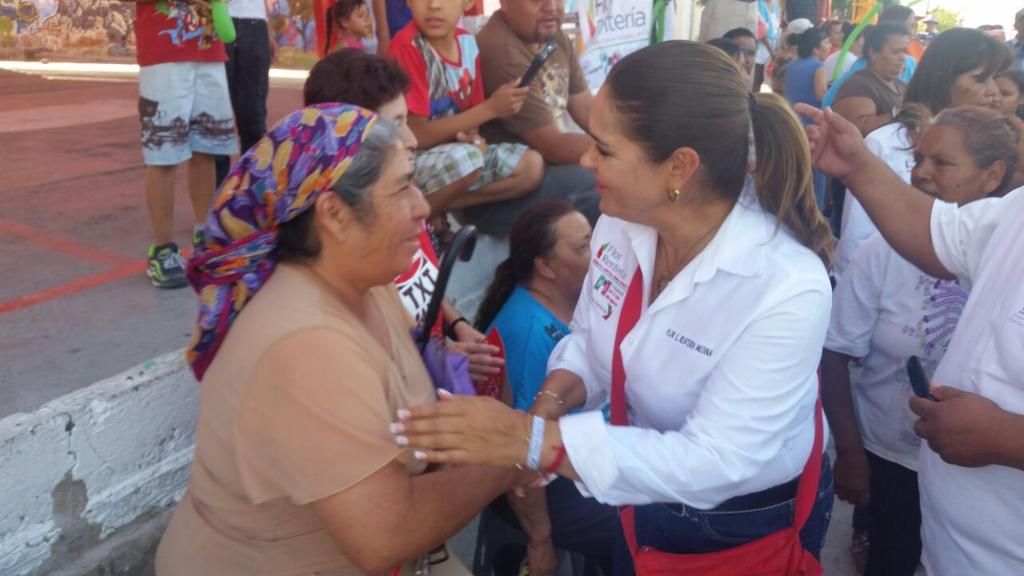 florrent's tweet photo. Seguimos refrendándo nuestro compromiso ante la gente, pidiendo su apoyo para este proyecto.
#YoConFlor
#VotaPRI http://t.co/0GaUsz59KY