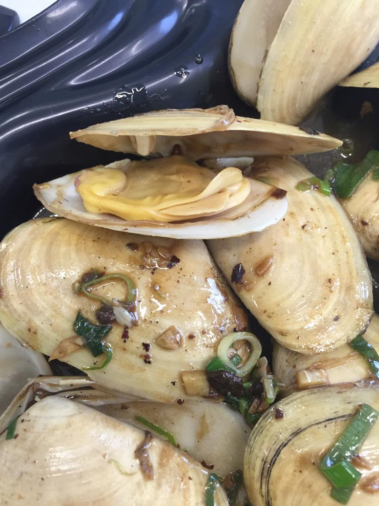 Black bean sauce with Tua Tua clams for breakfast! <a href="/poulosbros/">Peter Poulos</a> @cloudybayclam