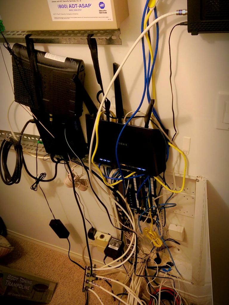 LariveePrime's tweet photo. Meanwhile, in my #DataCloset... http://t.co/44ranqEP6G