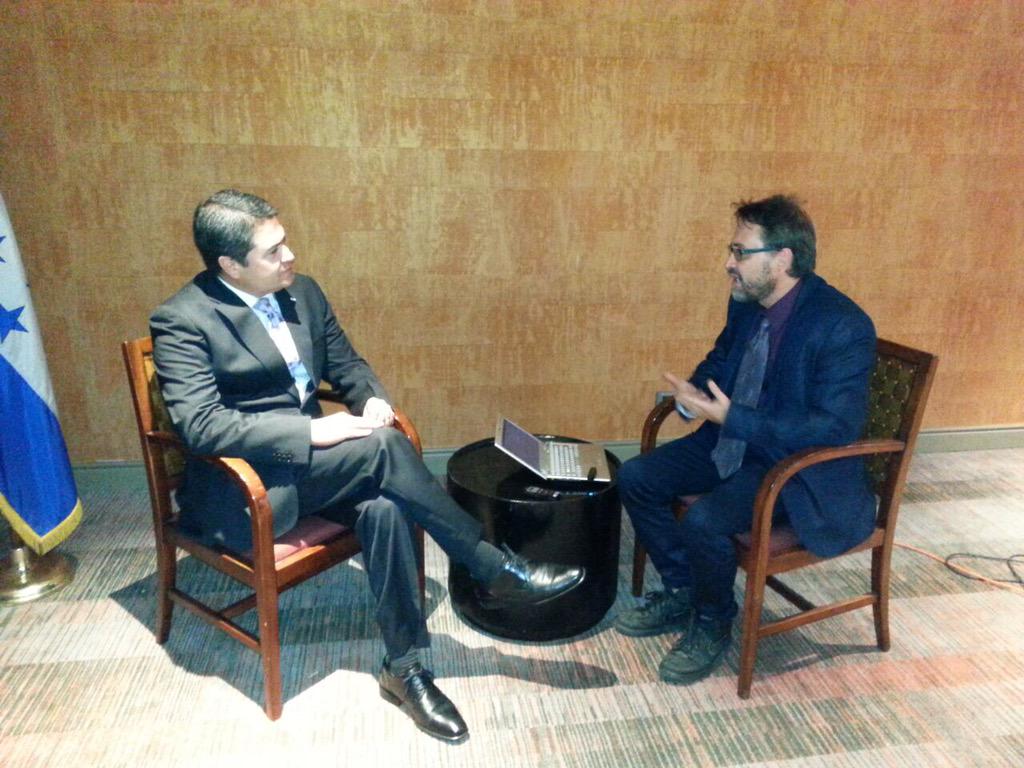 JuanOrlandoH's tweet photo. Hoy conversamos con la prestigiosa @AmericaEconomia sobre logros en Honduras. Gracias Carlos Tromben. http://t.co/jdoieG6Q8H