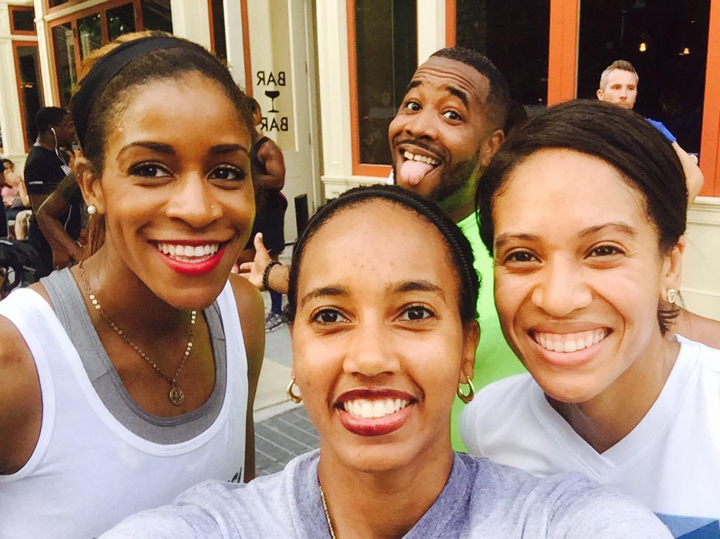 CoachCFrance's tweet photo. Teamwork makes the dream work! #DistrictRunningCollective #TeamGWU #RaiseHigh http://t.co/oyu6eSy2ku