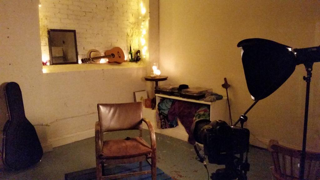 _gerardday's tweet photo. Was in the hot seat tonight filming for a #promo. #acoustic #percussive #guitar #london http://t.co/CZR8CmkNuP