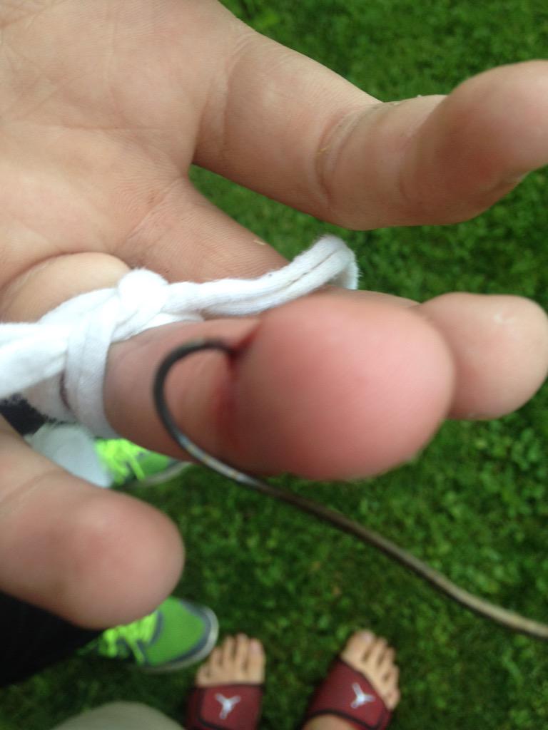 matty_mcmanaway's tweet photo. Everyday is an interesting one with my fam #holyfishhookinthefinger #exitzone #FirstDayOfWorkProbs http://t.co/a0bJai5jrV