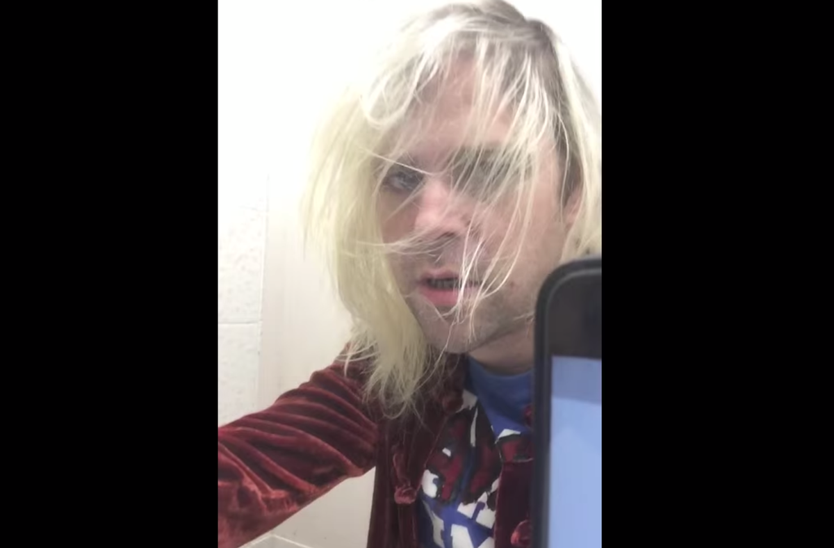 pitchfork's tweet photo. Watch @arielxpink's toilet-centric new video for "I Need a Minute" from @HeavenKnowsWhat http://t.co/bBM7Hqmwfq http://t.co/XIJXQw0kYV