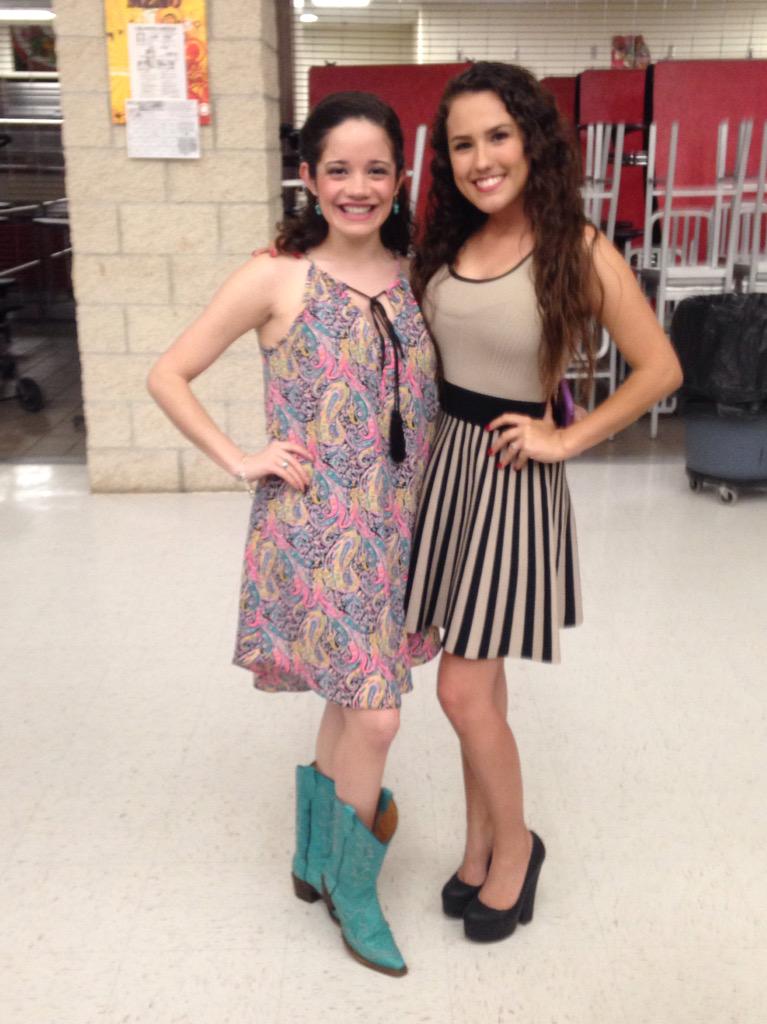 jackelinnesalin's tweet photo. Senior Supper 🎓🎉❤️ http://t.co/23x3gF5GUG