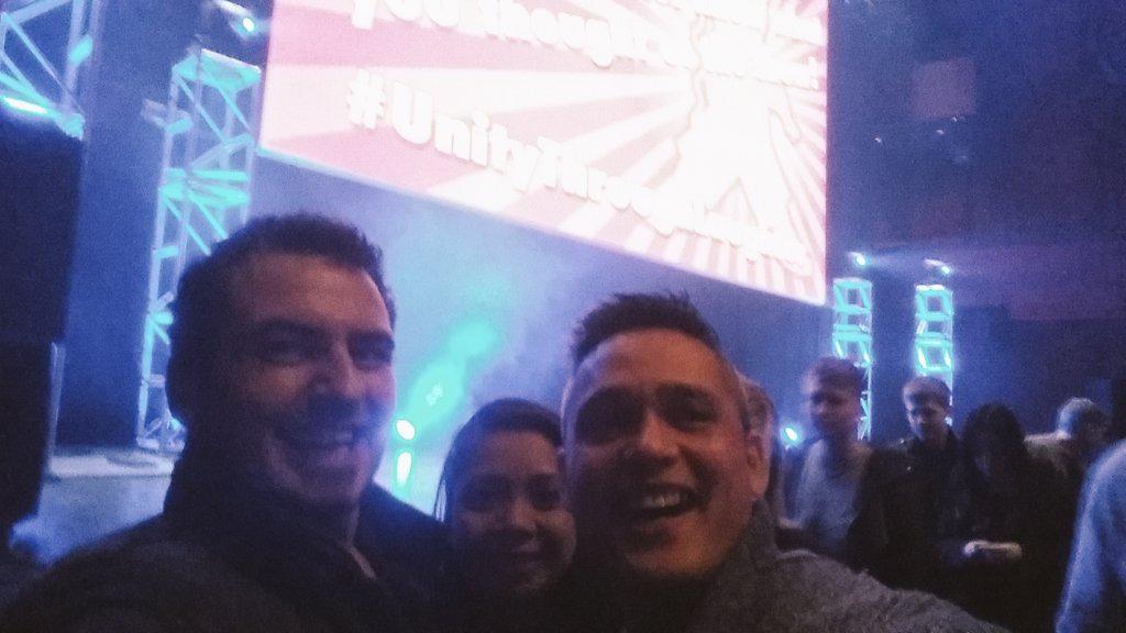 xabierthor's tweet photo. Me and my friend, the half-Mexican Vilhjálmur Hernandez on the first row at the #gabrieliglesias  show http://t.co/1BZ8NmNJH7
