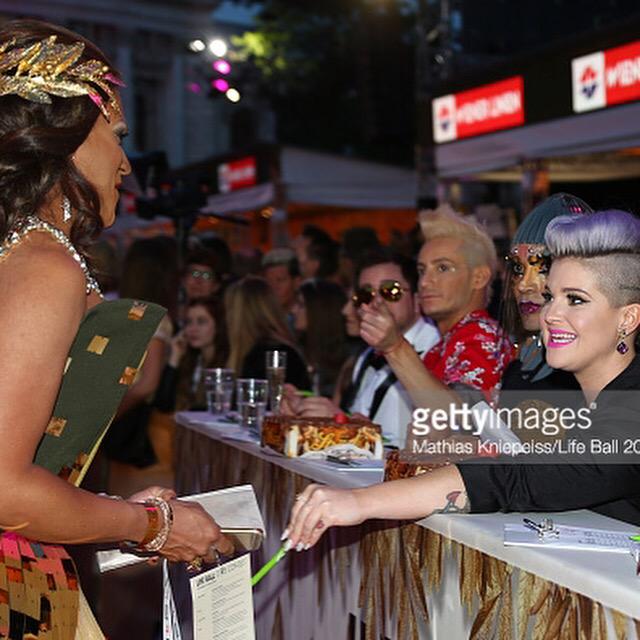 jazzmin_d_moore's tweet photo. Thank you @KellyOsbourne for your loving words #lifeball2015 #hiv #aids #charity #vienna #drag #dress #style http://t.co/RNqJU5wbNf