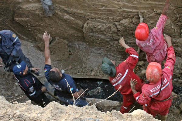 NOTIFALCON's tweet photo. Según Alcalde de Colina en está zona fue encontrado el cuerpo de Sara. Foto: Cortesía http://t.co/yLIivlL5Uy