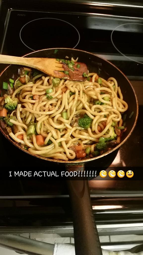 muskan_jaitly's tweet image. The happiness of making good food urself for the first time!!! 😆😆😆 #beginnercook