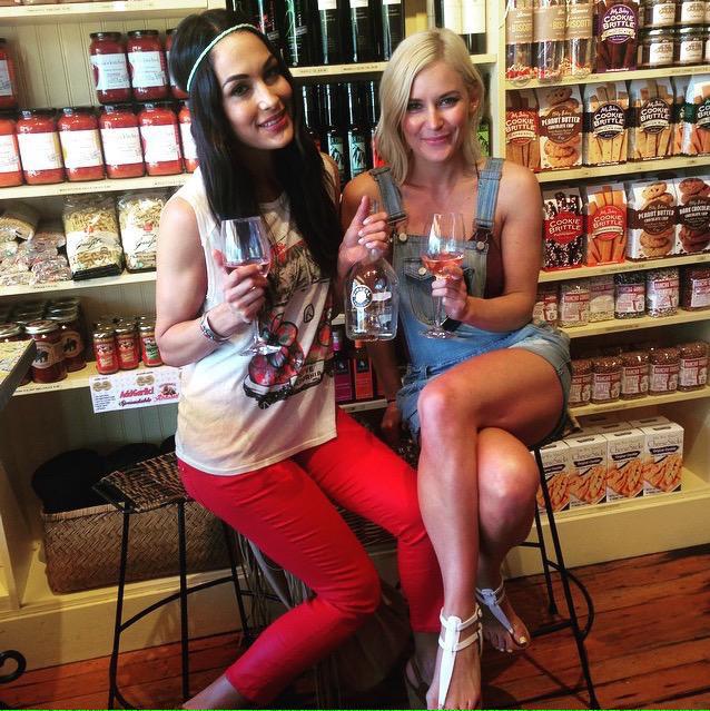 PrettyBrizee's tweet photo. Ahhhhh, the sweet buzz. had fun today with, @BlondeVixen_x!✌🏼️❤️😝 #napa #brinee http://t.co/9VpKT7DoLg