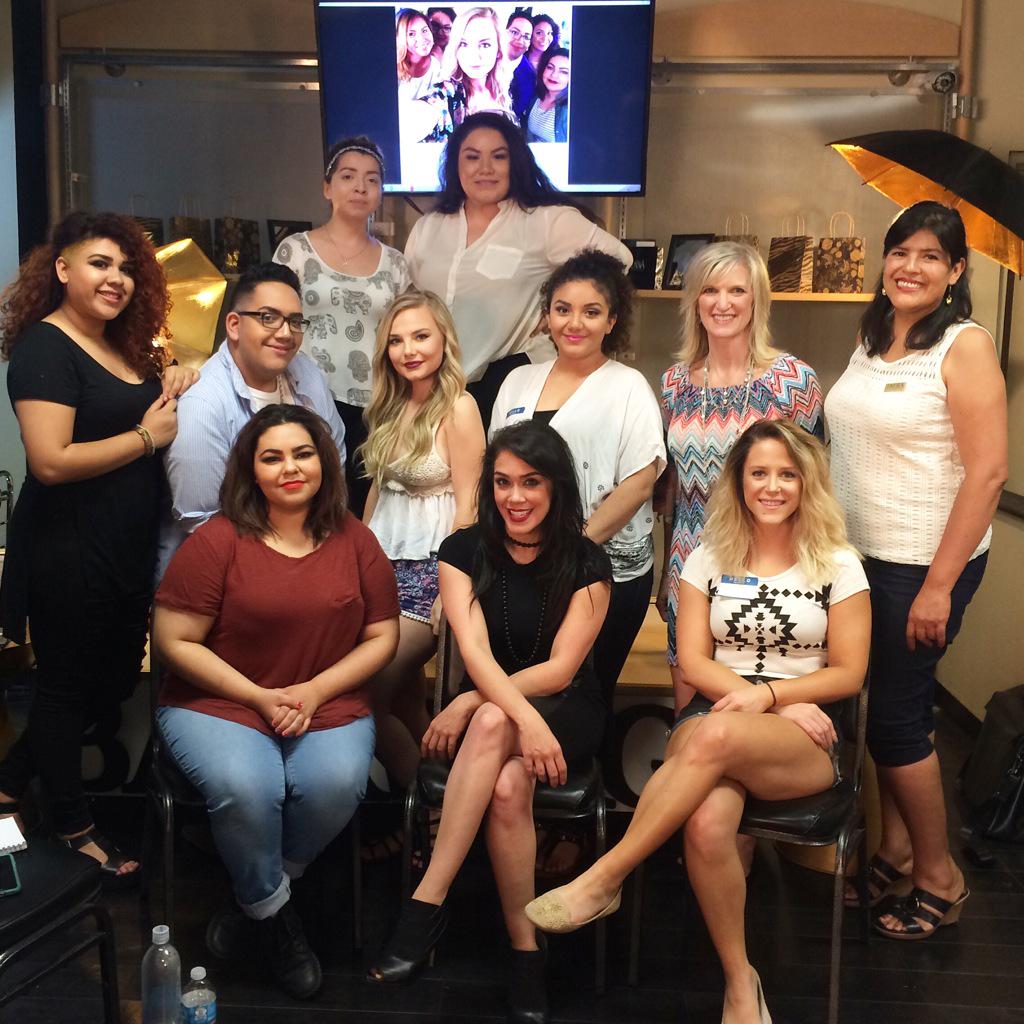 Makeup_classes's tweet image. And that's a wrap! #VLOGGERWEDNESDAY  #backstage #livetutorial #summer