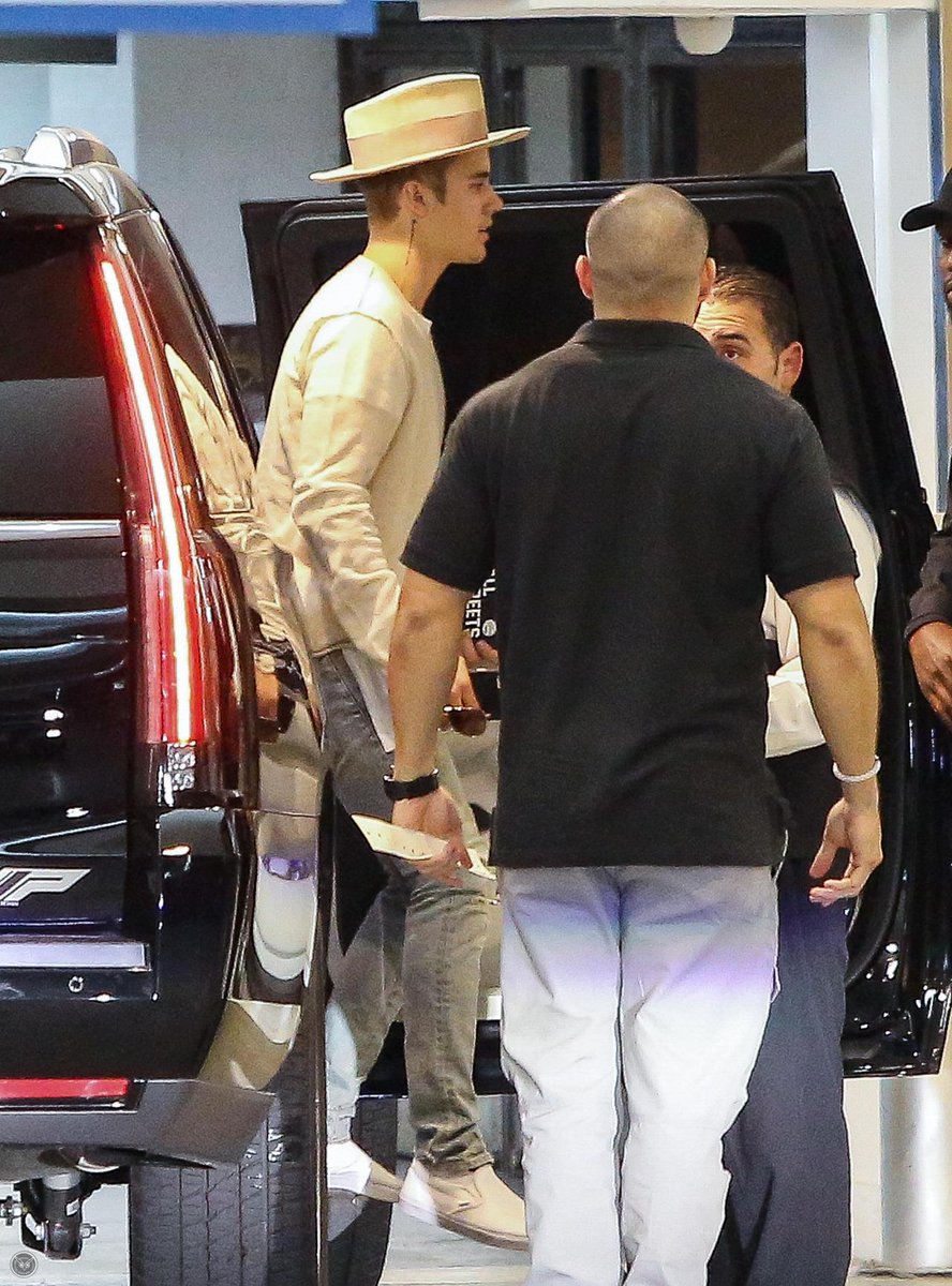 Justin Bieber News On Twitter Justin Arriving To A Parking
