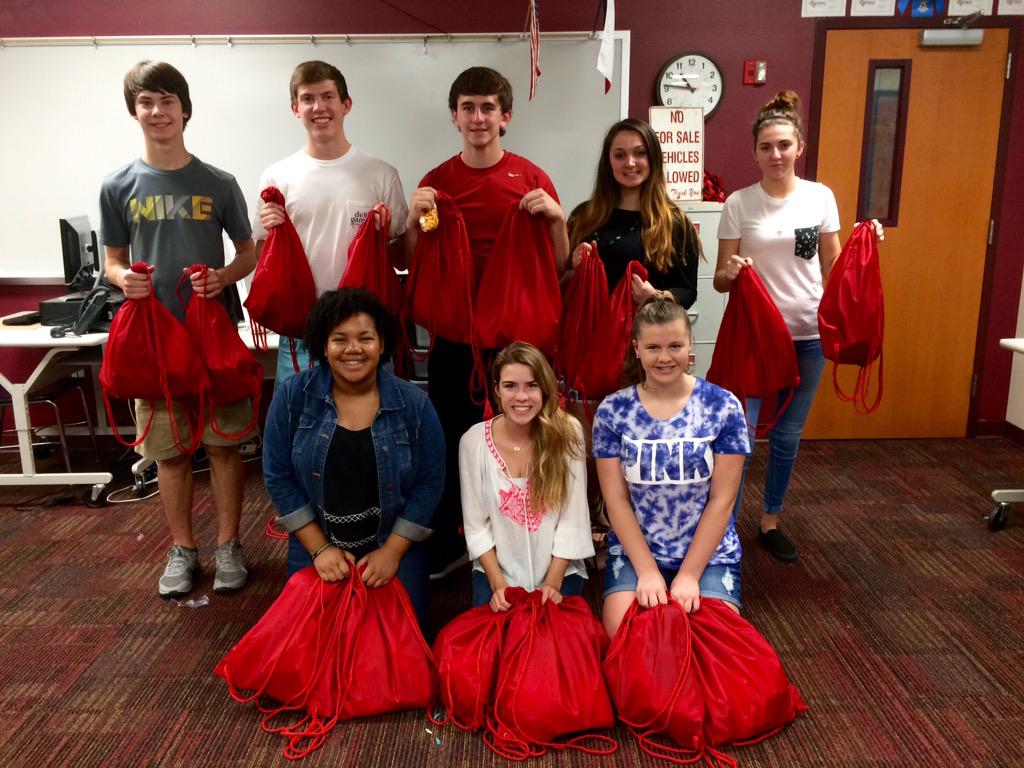 Losack1's tweet photo. S/o to @TShirt_Guys for helping @_CHHSSTUCO_ provide 70 summer bags to http://t.co/8cbQAAYUVF and the foster kids☀️ http://t.co/q5kQfHzVKJ