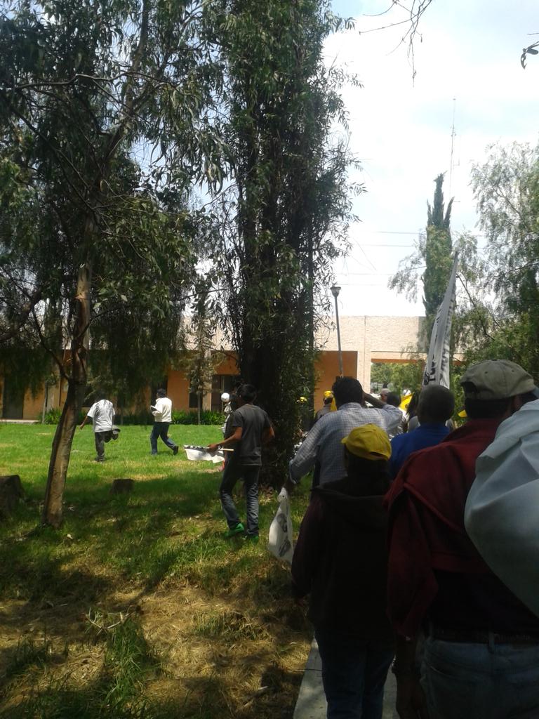 ornamira's tweet photo. #Quenosetepase productores agrícolas exigen solución a sus demandas en la regional 4 de Corena http://t.co/Os00nG00kb